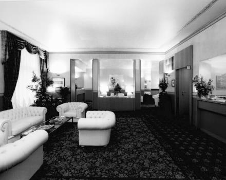 1990 - L''Hotel Genova è in continua evoluzione ed il numero delle camere aumenta sino a 59. Per esigenze commerciali l''albergo cambia il nome storico con Hotel Genova e Stazione